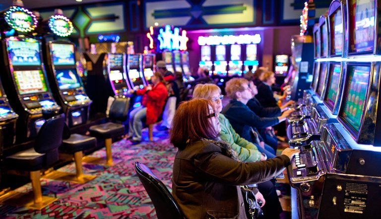 Exploring the Differences Between Slot Machines and Video Poker Machines